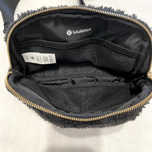 Lululemon Sherpa Beltbag - Picture 4 of 4